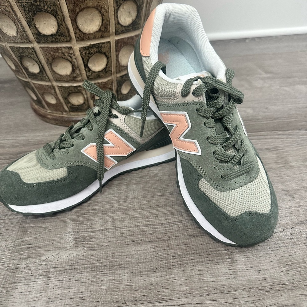 New Balance Green Sneakers Retro Design Suede Mesh
